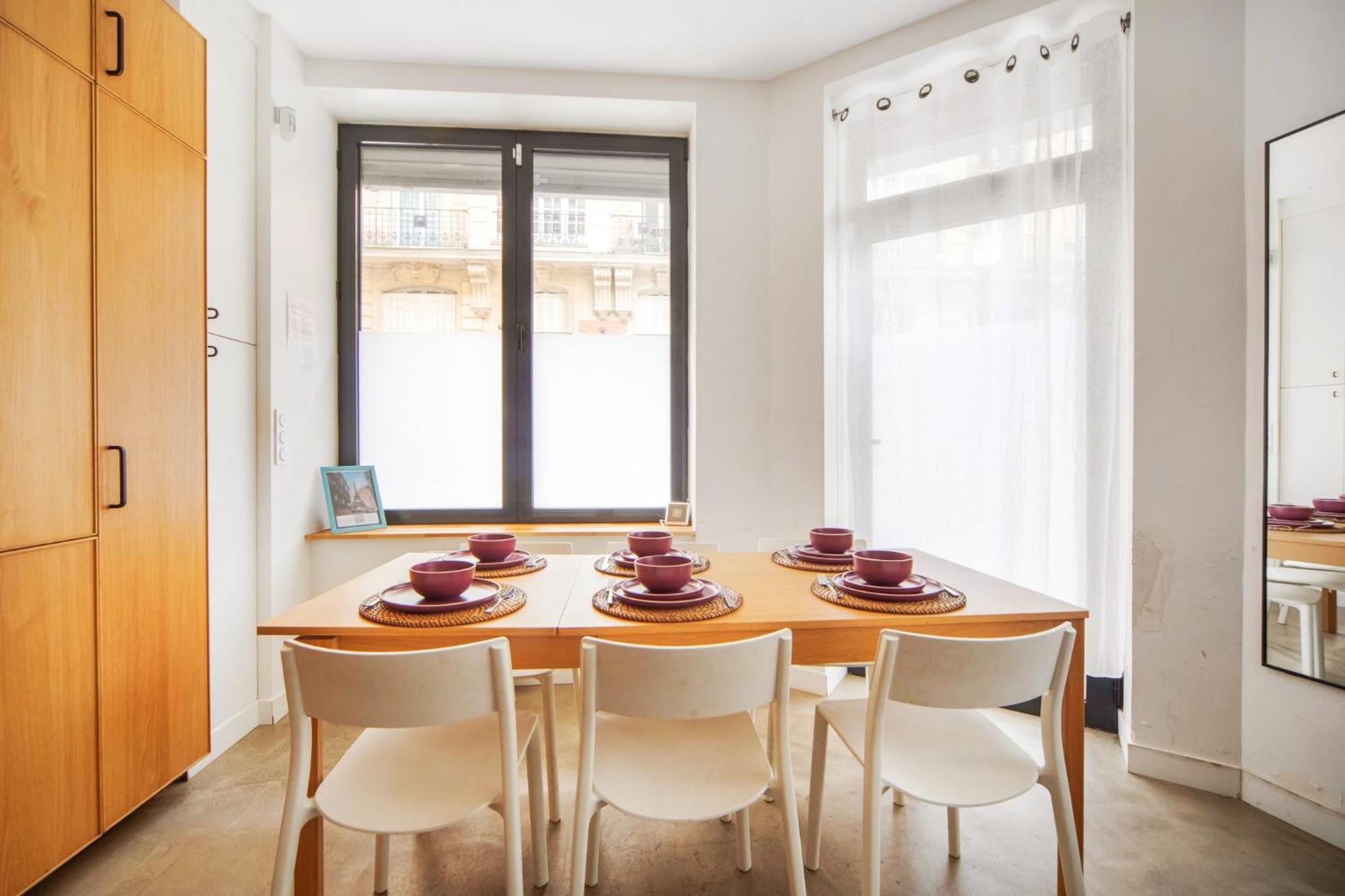 Large Flat Very Close To Montmartre * Parijs