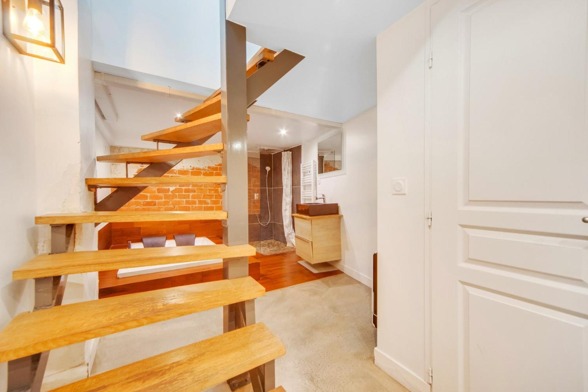 Large Flat Very Close To Montmartre * Parijs