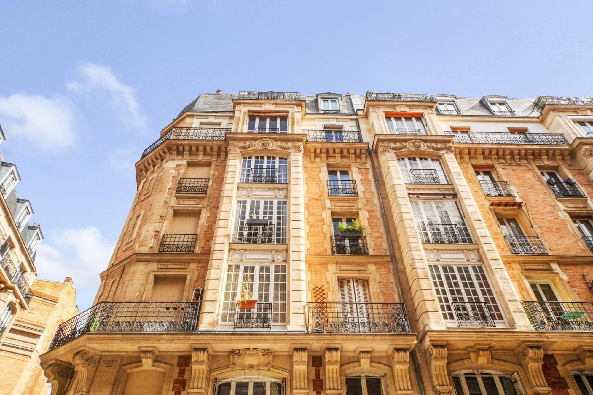 Large Flat Very Close To Montmartre * Parijs